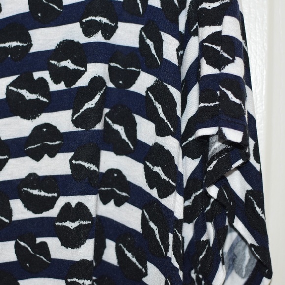 H&M+ Blue and Black Lips Top - Picture 3 of 5